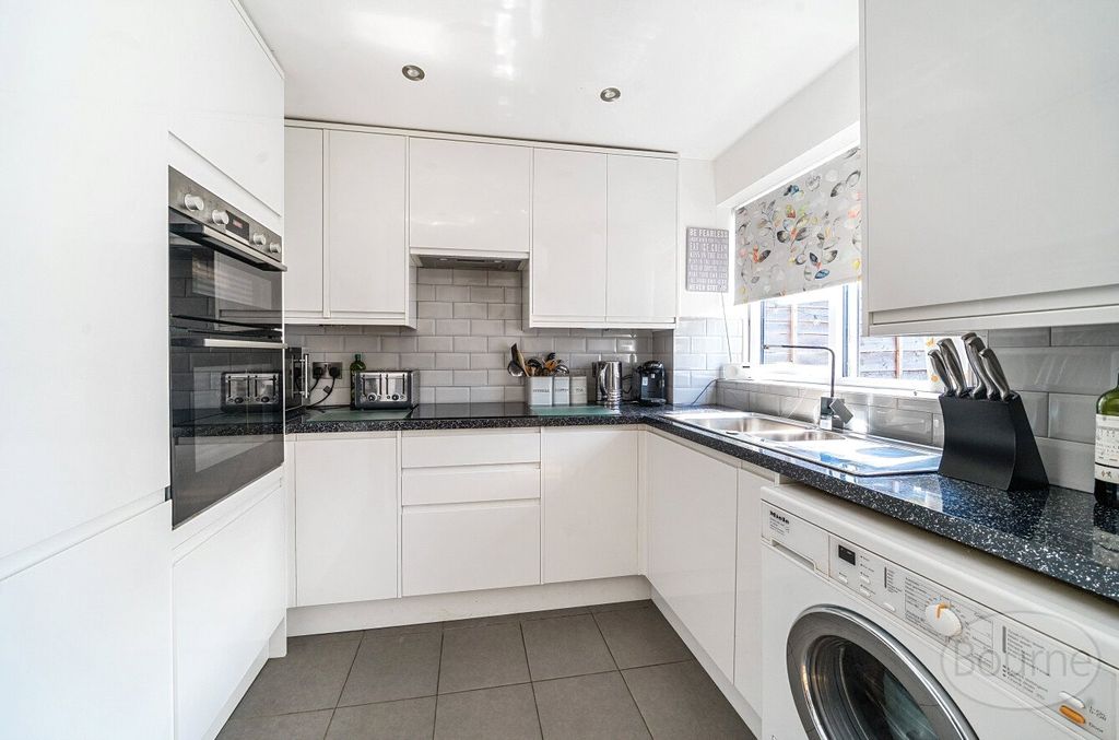 Property photo 2 of 24 Picture No. 09