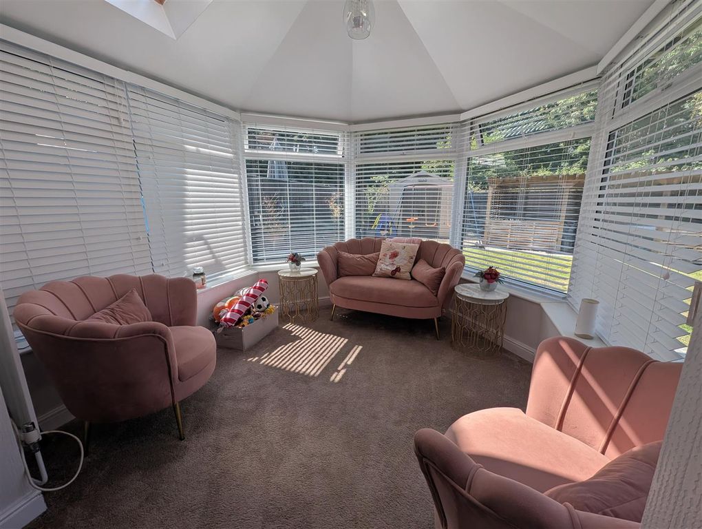 Property photo 3 of 20 Garden Room