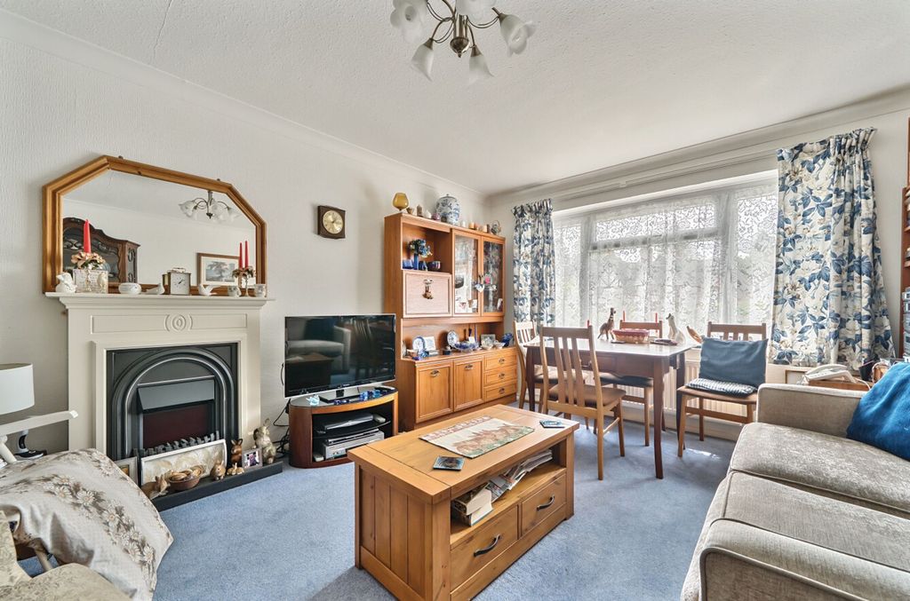 Property photo 2 of 8