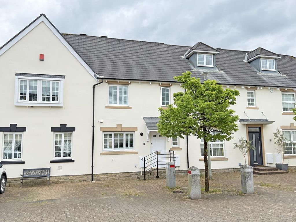 Property photo 1 of 24 Temeraire Road 35 - Front.Jpg