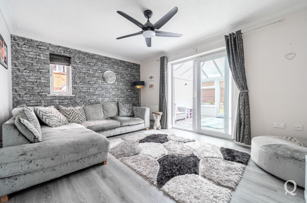 Property photo 2 of 24 Df35757d-2569-47B...