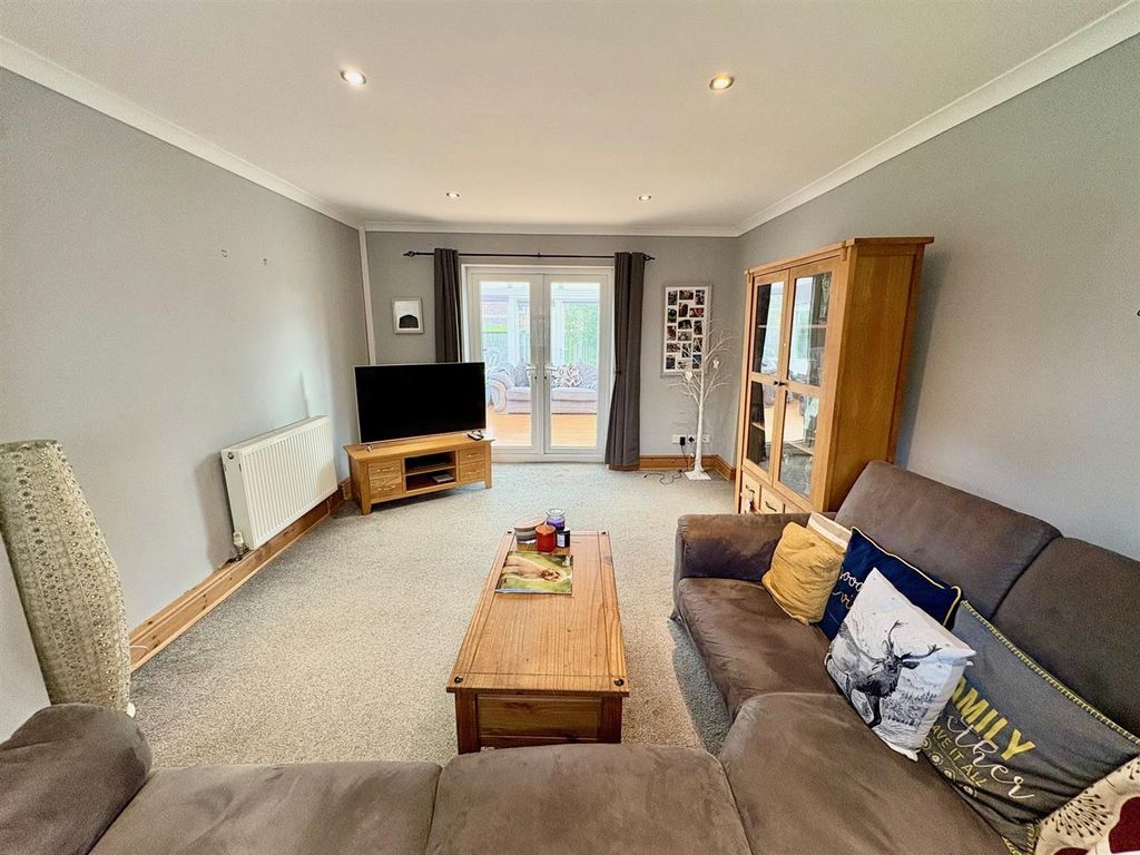 Property photo 3 of 19 Ral Lr 2.Jpg