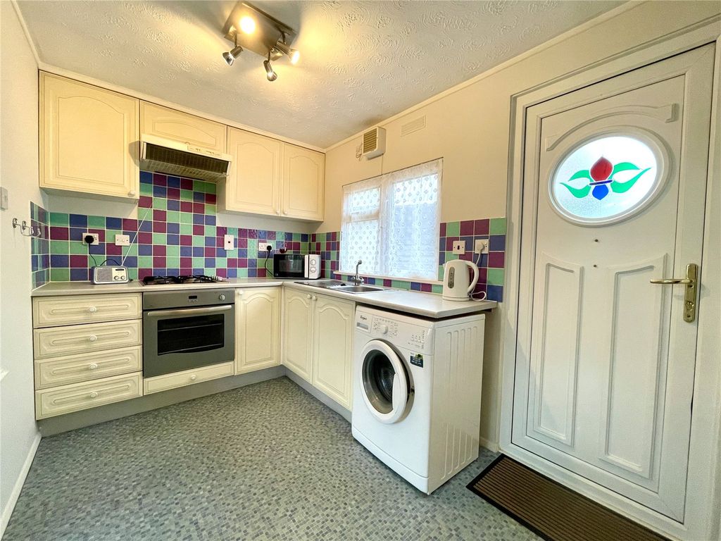 Property photo 2 of 17 Picture No. 24
