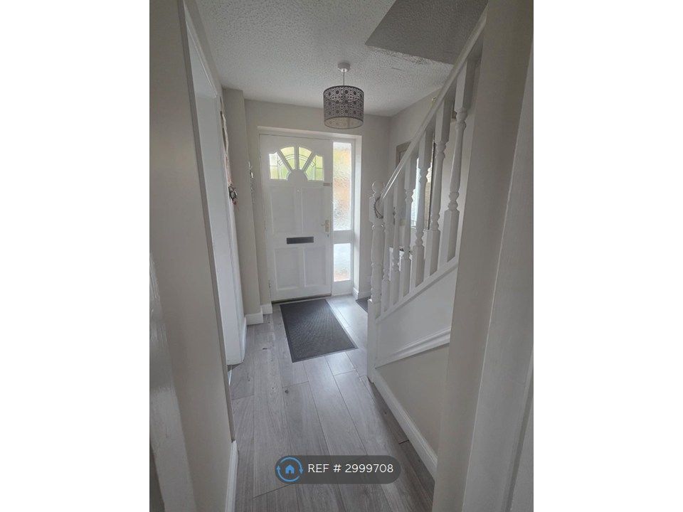 Property photo 2 of 25 Hallway