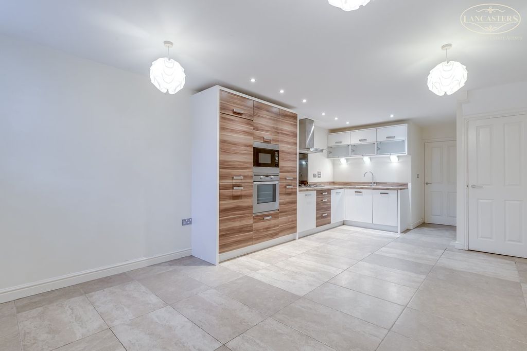 Property photo 2 of 22 Kitchen Dining Room