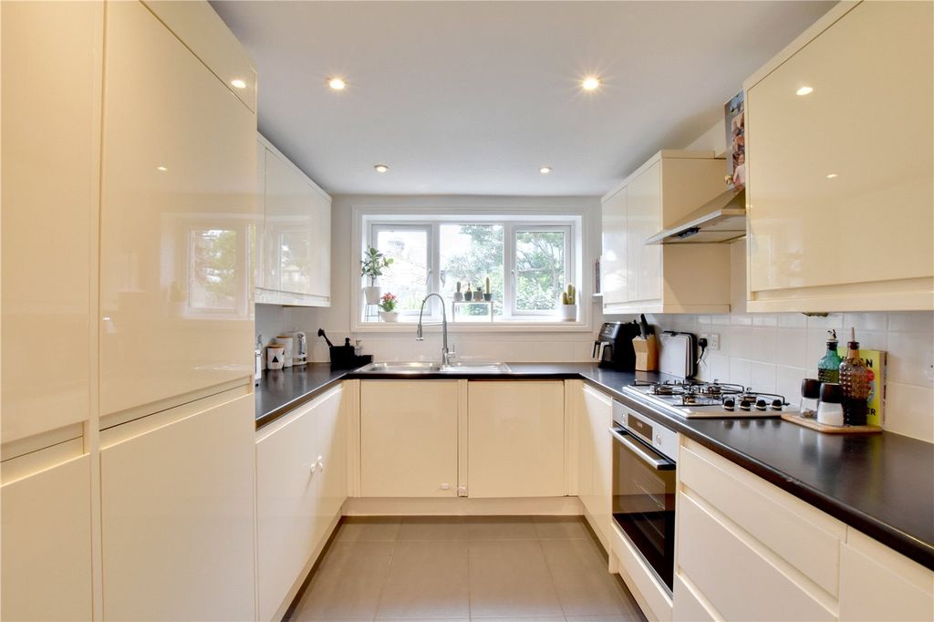 Property photo 3 of 19 Picture No. 06