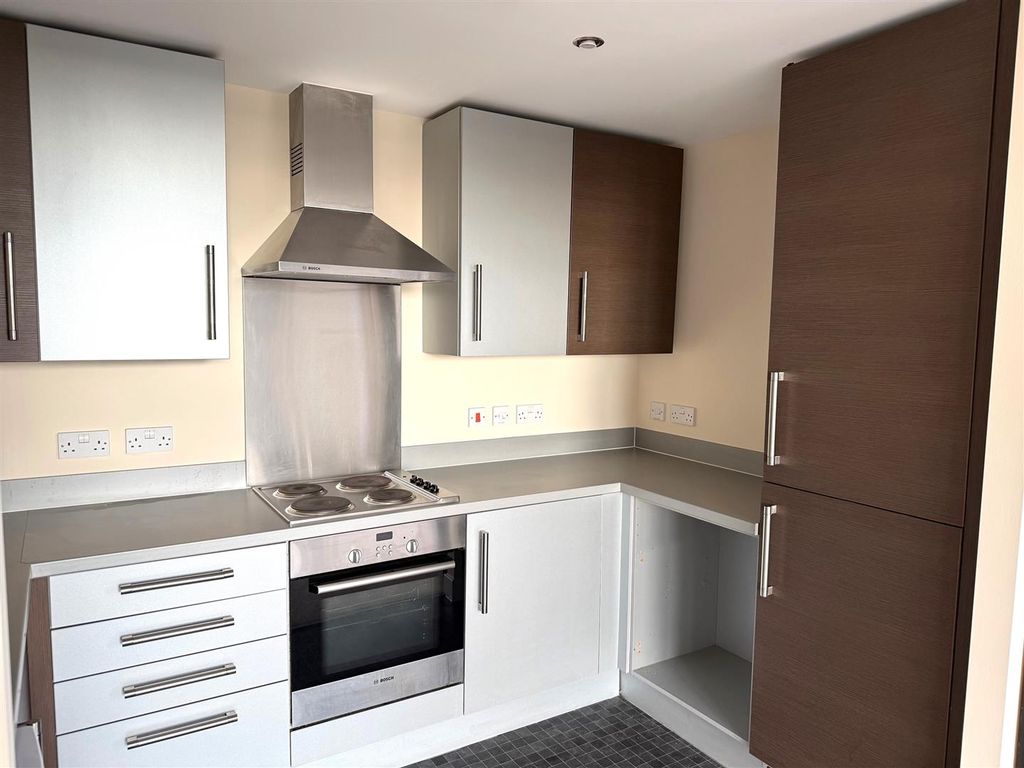 Property photo 3 of 16 Kitchen