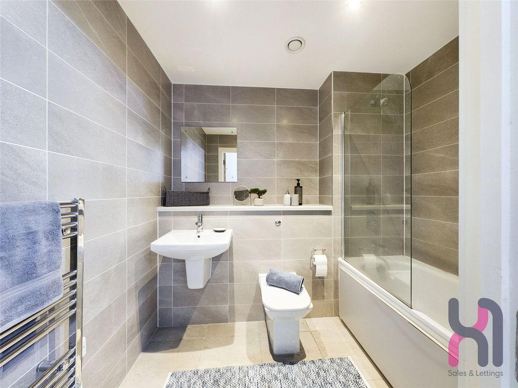 Property photo 2 of 9