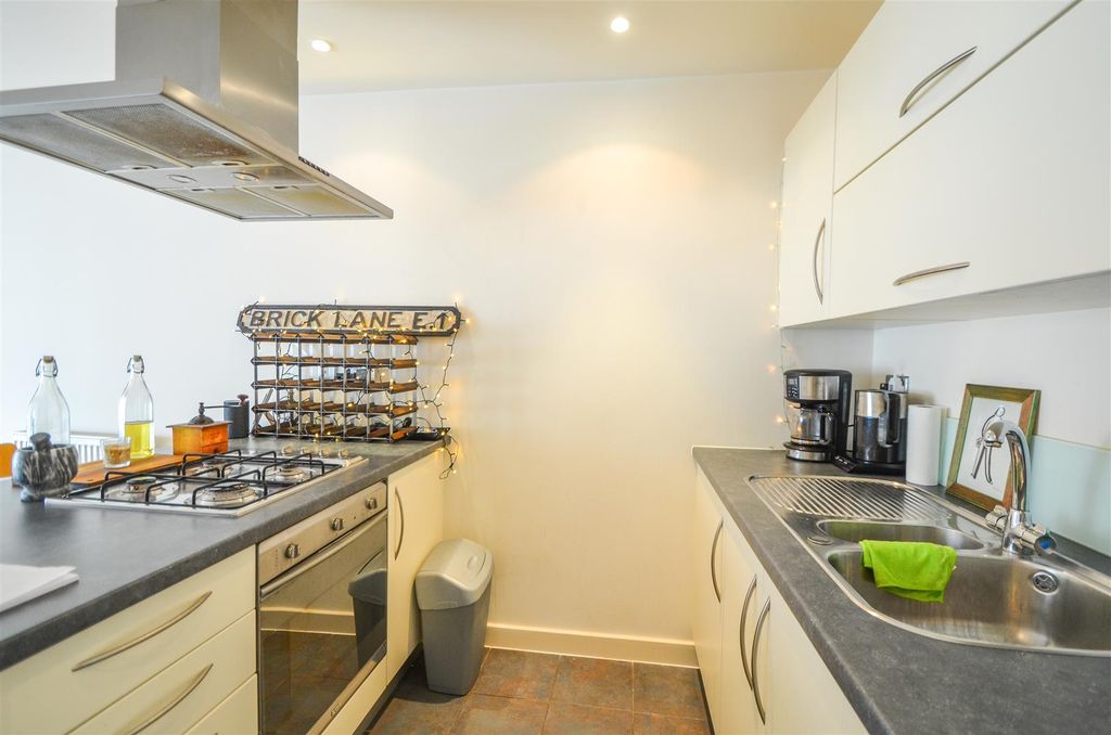 Property photo 2 of 8 Abbotts Wharf