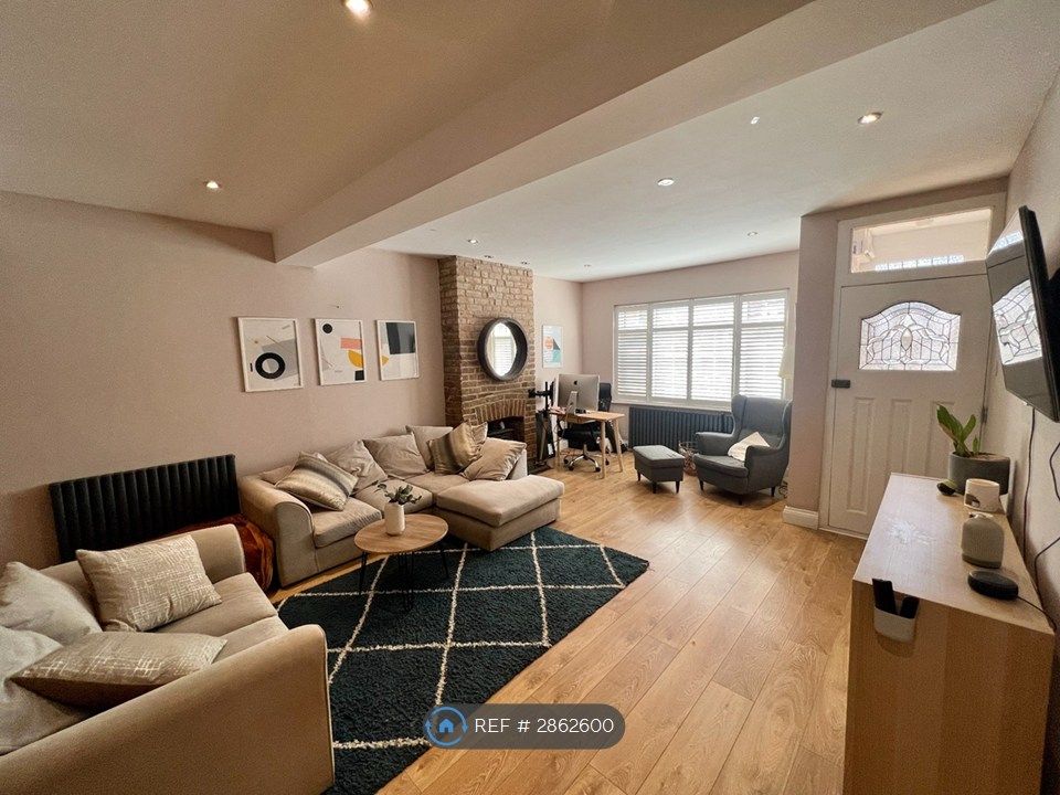 Property photo 2 of 28