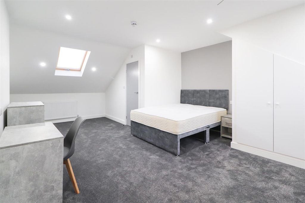 Property photo 1 of 14 Melville Road-18.Jpg