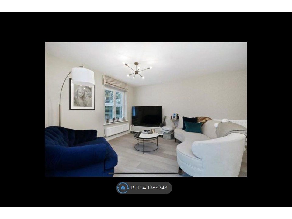 Property photo 3 of 13 Lounge