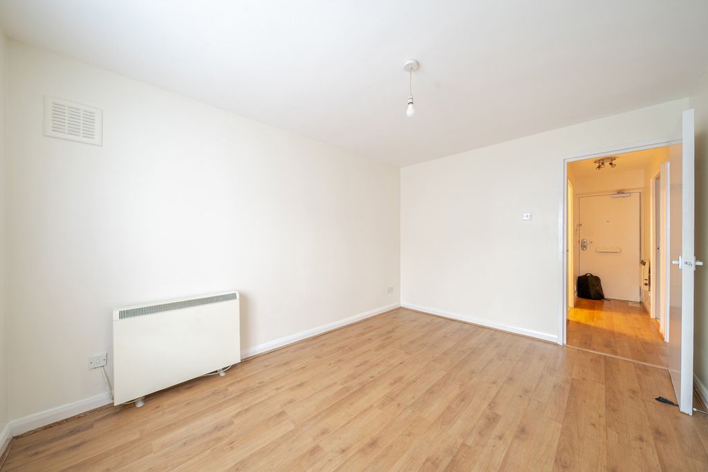 Property photo 3 of 11 Reception