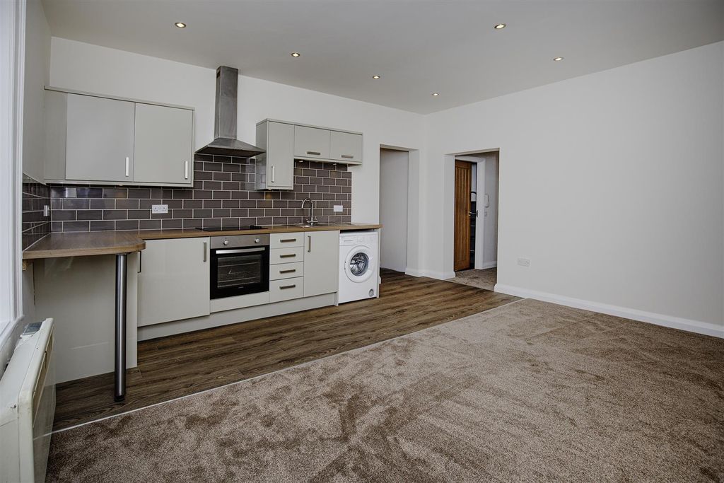 Property photo 2 of 16 Living/Kitchen/Diner