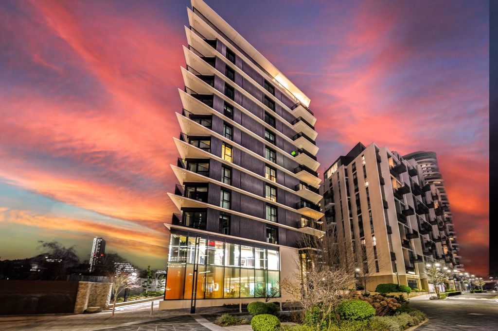 Property photo 2 of 33