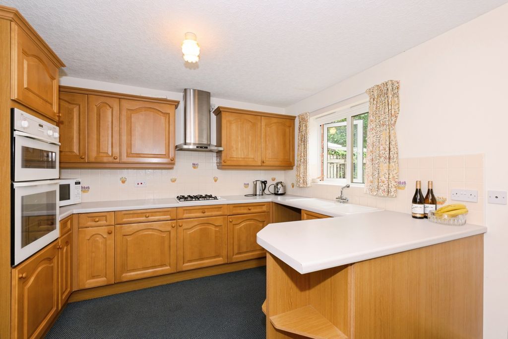 Property photo 3 of 13 Kitchen