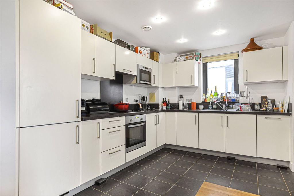Property photo 3 of 14 Kitchen
