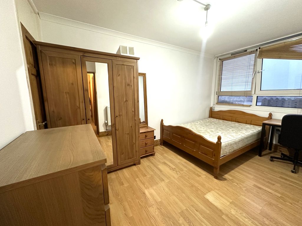Property photo 3 of 5 Room 4