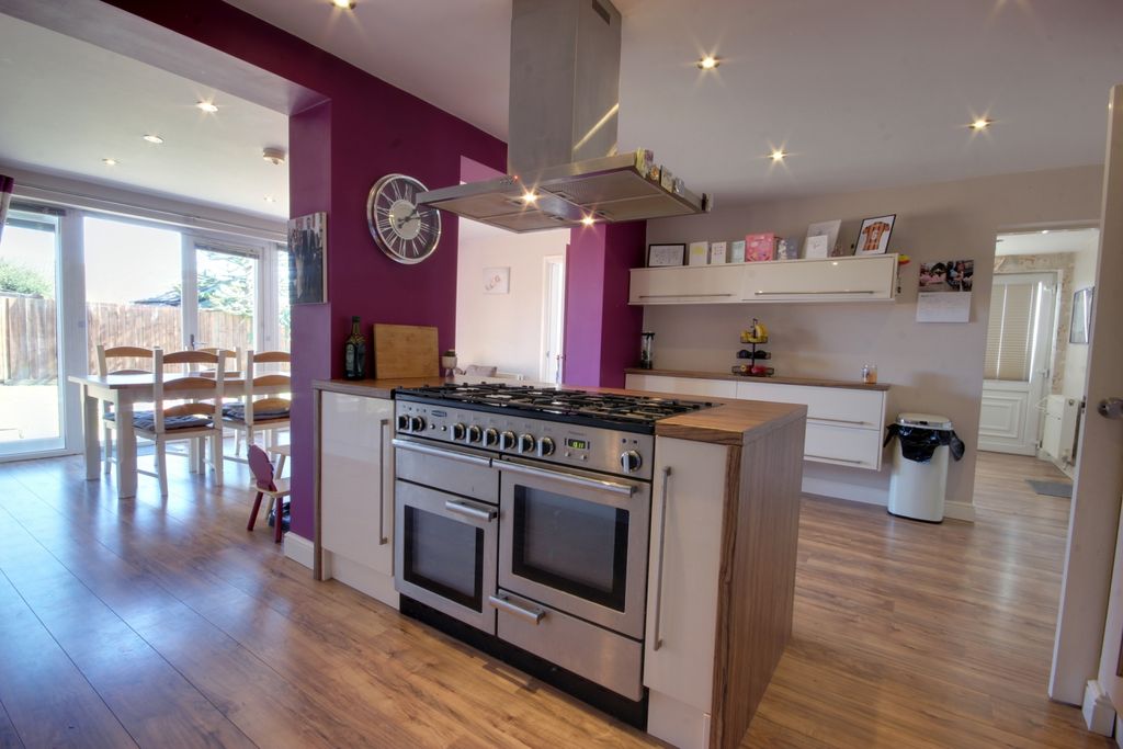 Property photo 1 of 22 1 Kit Din B