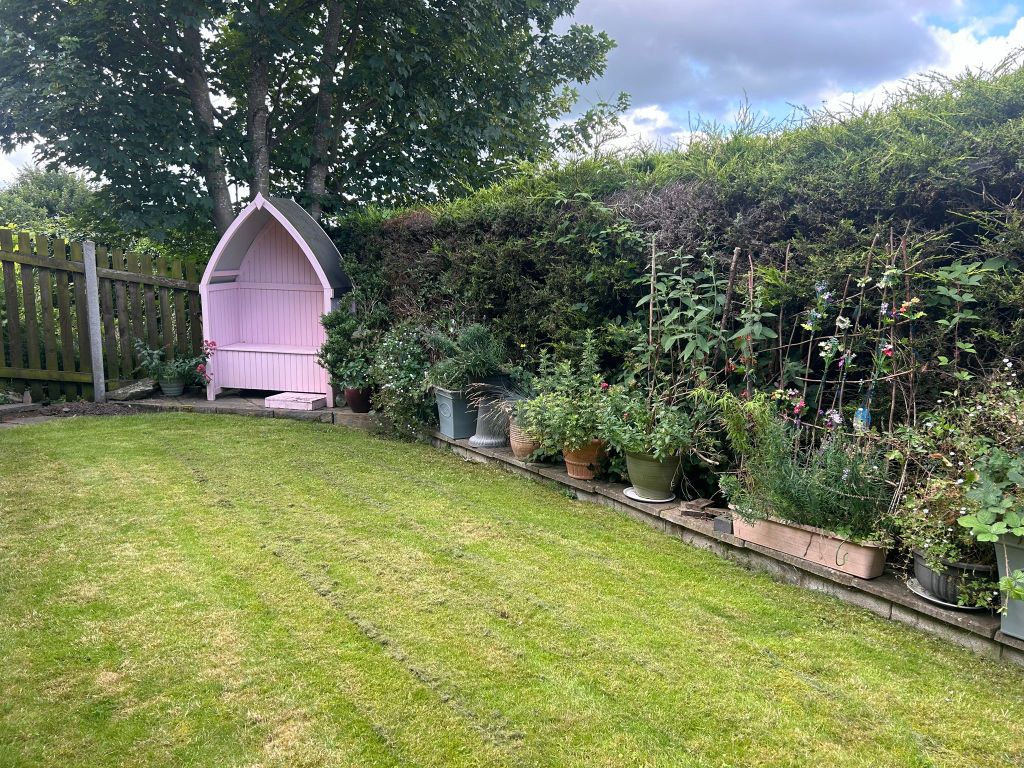 Property photo 3 of 12 Garden