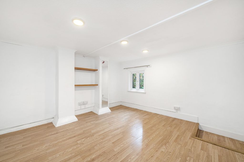 Property photo 3 of 10 5188642