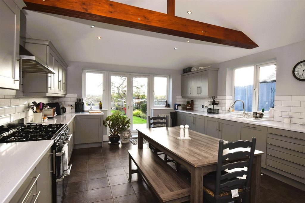 Property photo 3 of 16 Kitchen/Breakfasting Room