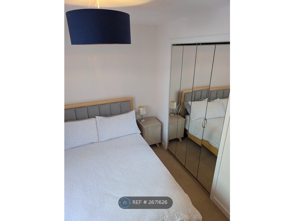 Property photo 1 of 10 Double Bedroom - Fitted Wardrobe