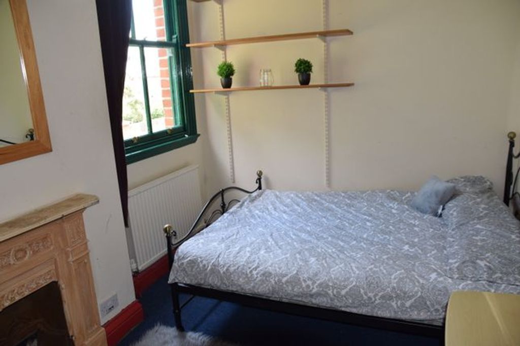 Property photo 3 of 7 A Charming Double Bedroom With Good Natural Light ...