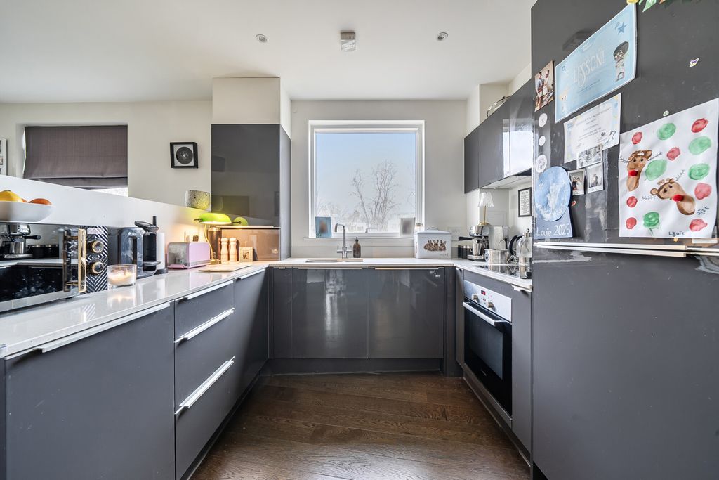 Property photo 3 of 20 1407200-10-6989Ea...
