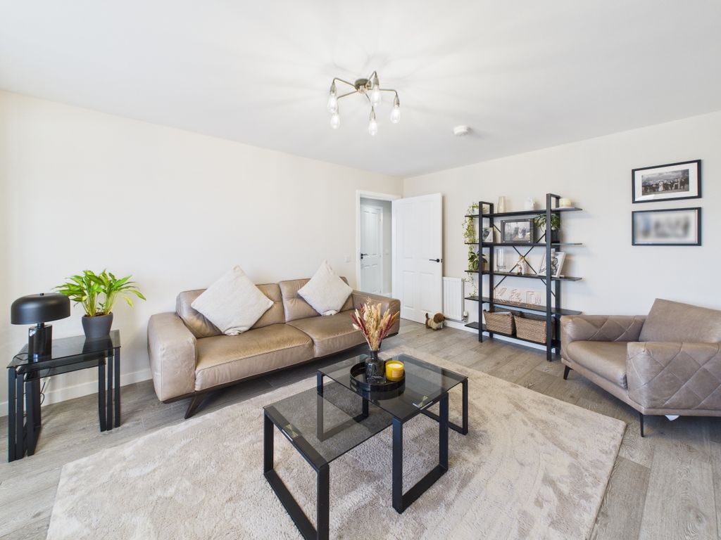 Property photo 3 of 43