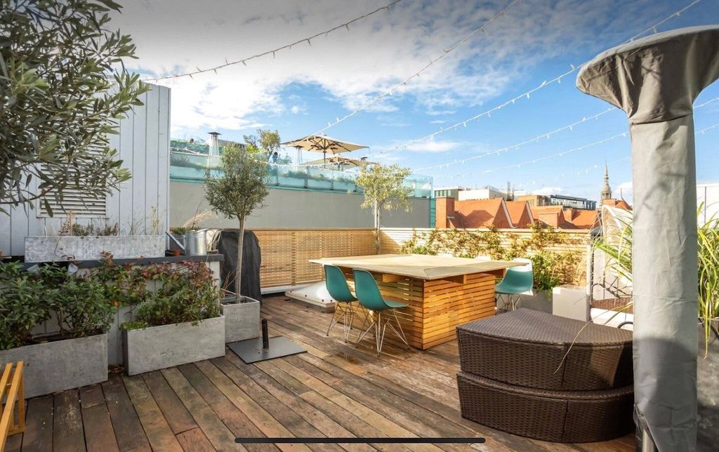 Property photo 2 of 22 Terrace