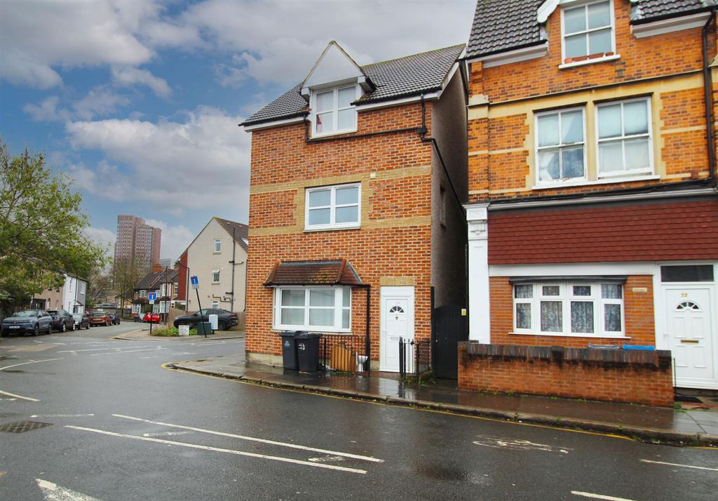 Property photo 2 of 13