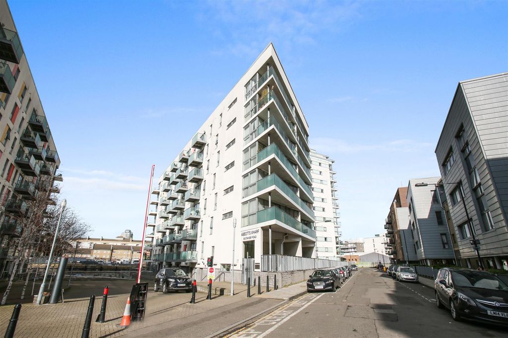 Property photo 1 of 8 Abbotts Wharf