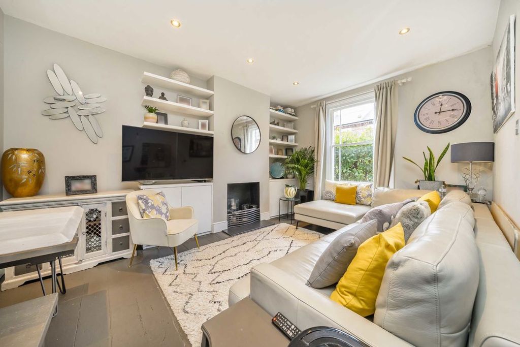 Property photo 1 of 8