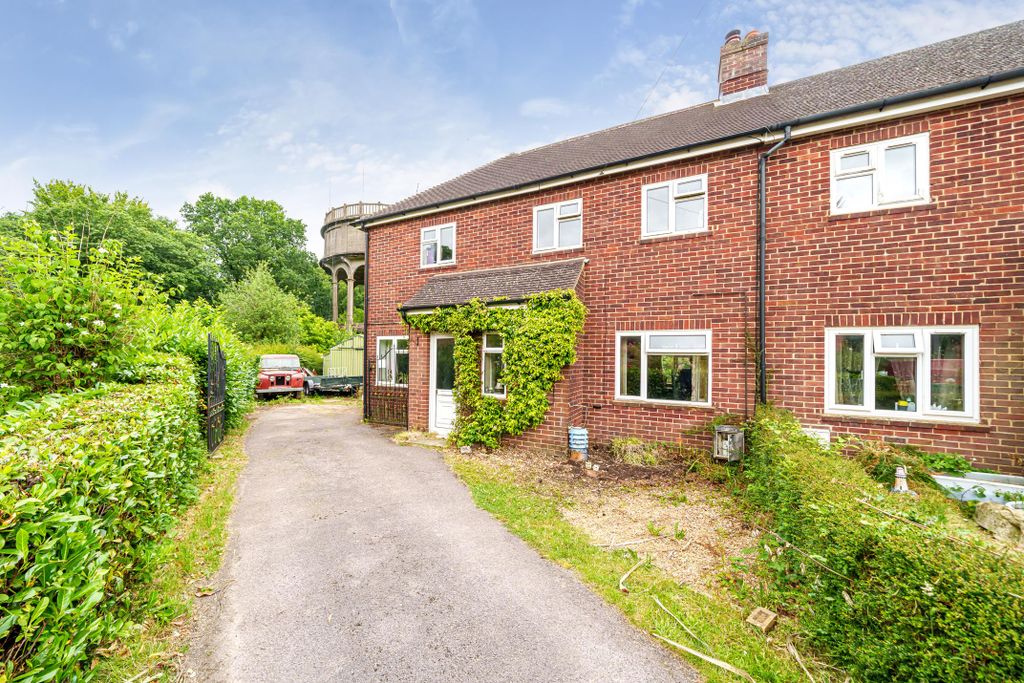 Property photo 1 of 10 Photo 4