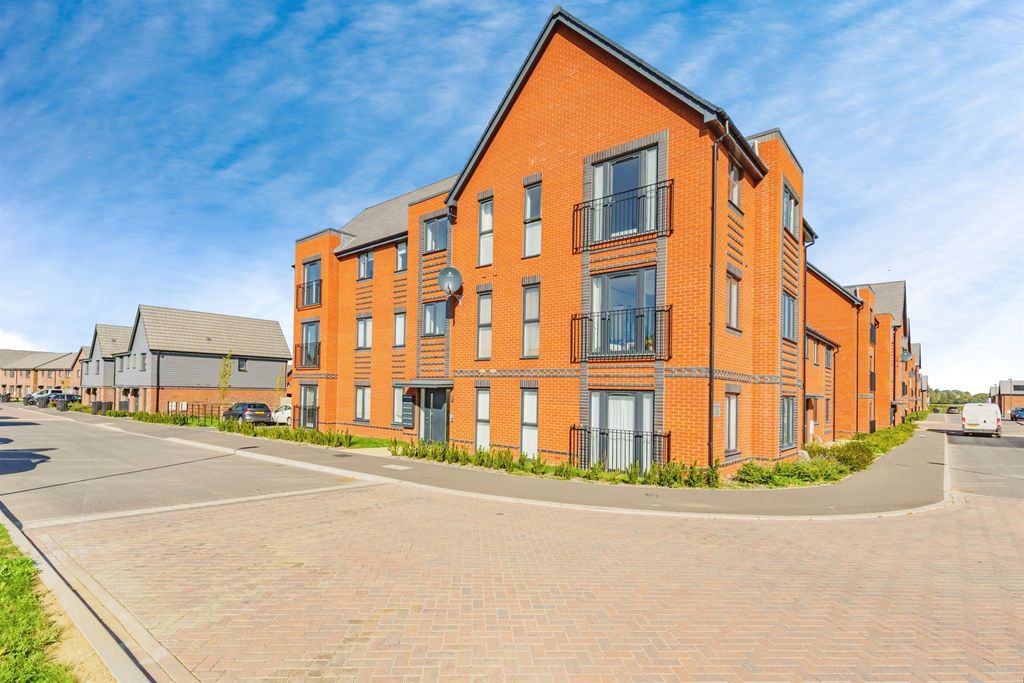 Property photo 2 of 17