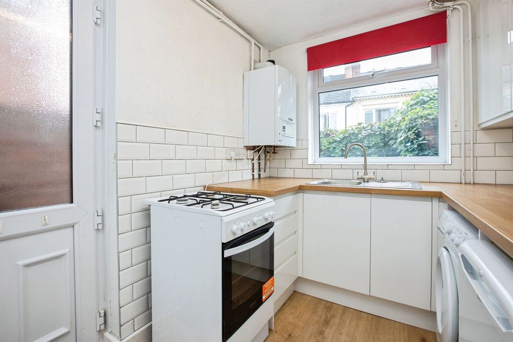 Property photo 2 of 18