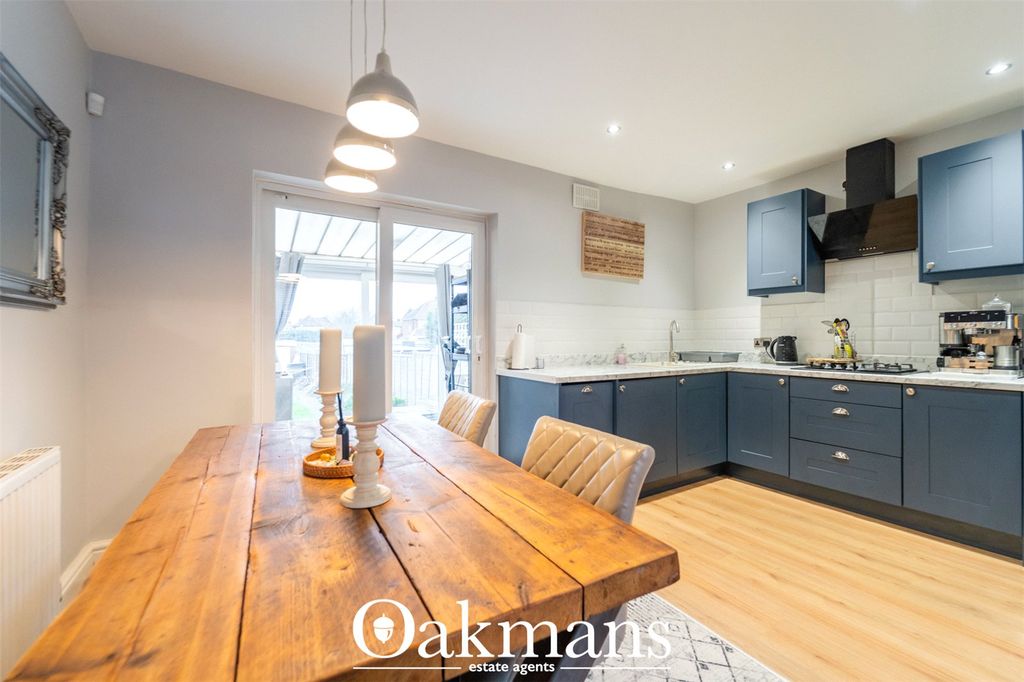 Property photo 2 of 28 Picture No. 11