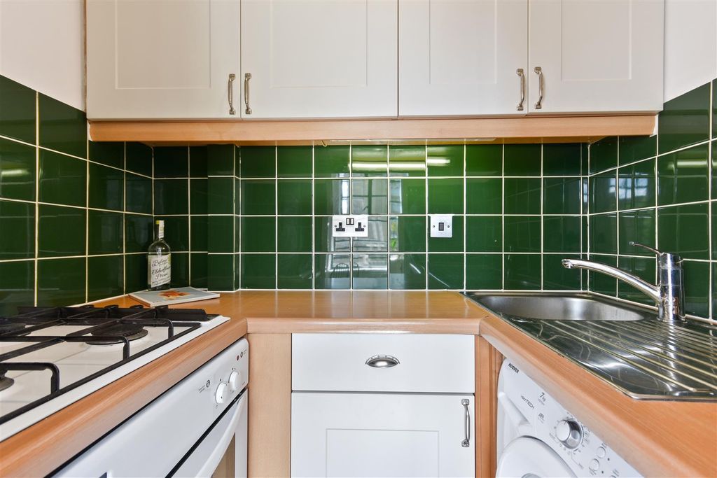 Property photo 3 of 8 The Grampians - Kitchen3 (1).Jpg