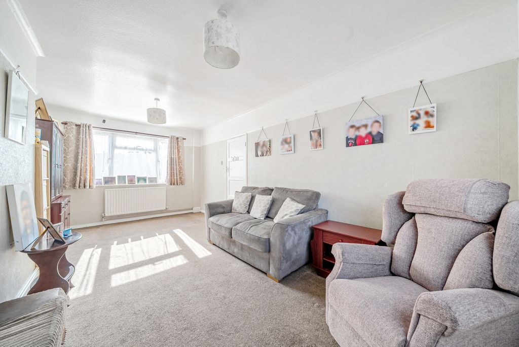 Property photo 3 of 16 1348786-19-68c298...