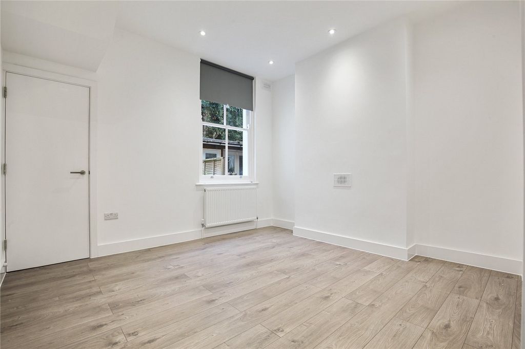 Property photo 2 of 12 Living Room