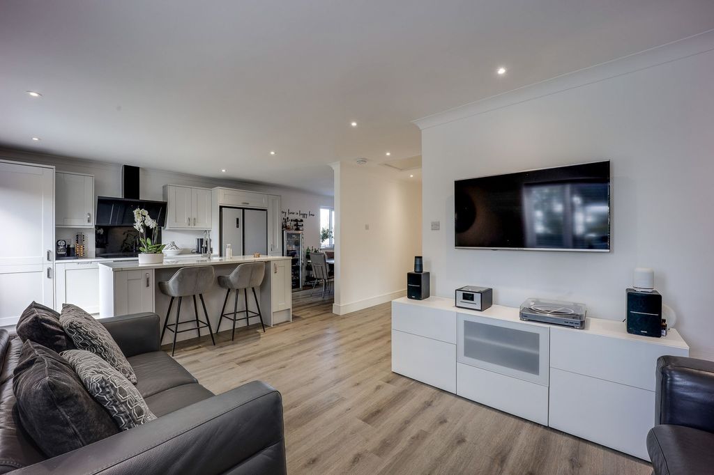 Property photo 3 of 29