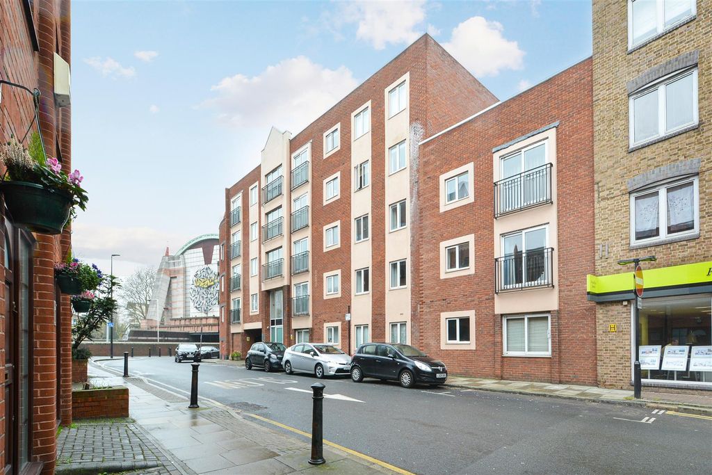 Property photo 1 of 8 10 Brigantine Court, London E14 8Eb (10).Jpg