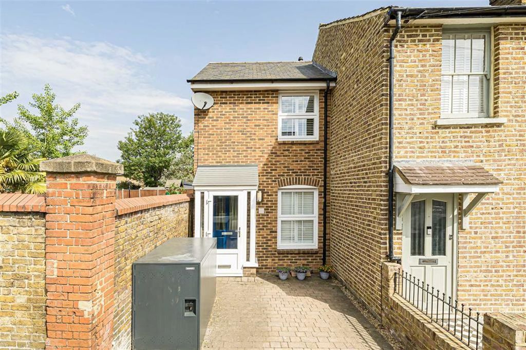Property photo 1 of 8