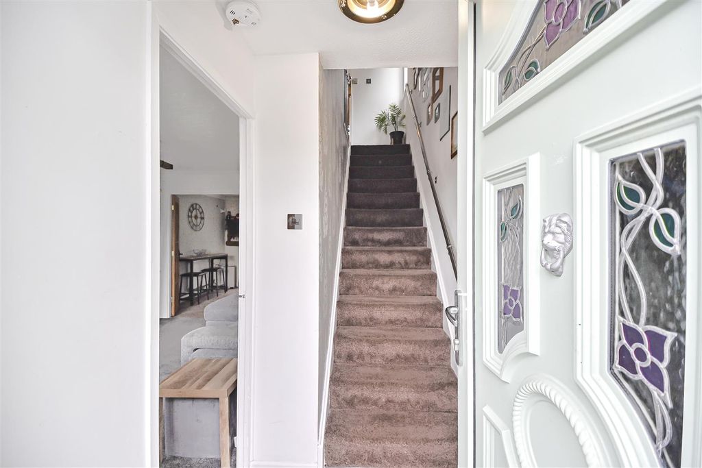 Property photo 2 of 40 110 Shelley Street Entrance.Jpg