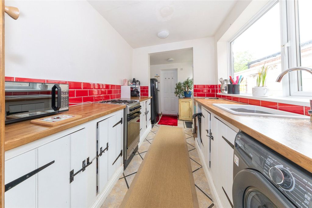 Property photo 2 of 12 Kitchen