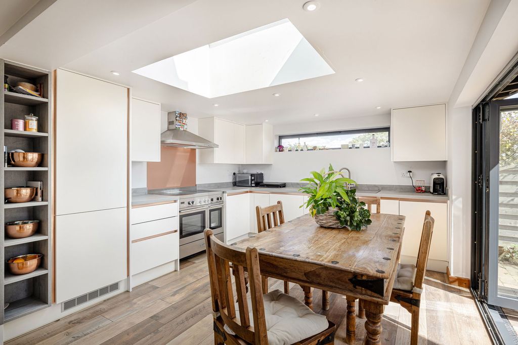 Property photo 3 of 23