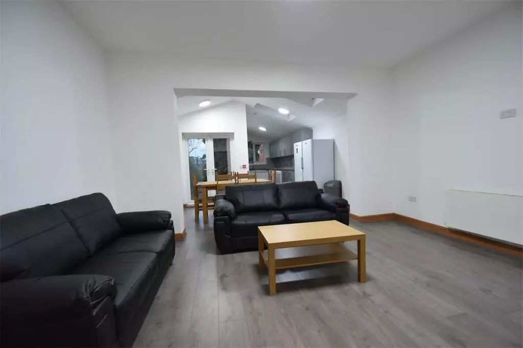Property photo 1 of 11 Spacious And Modern Living Room Featuring Comforta...