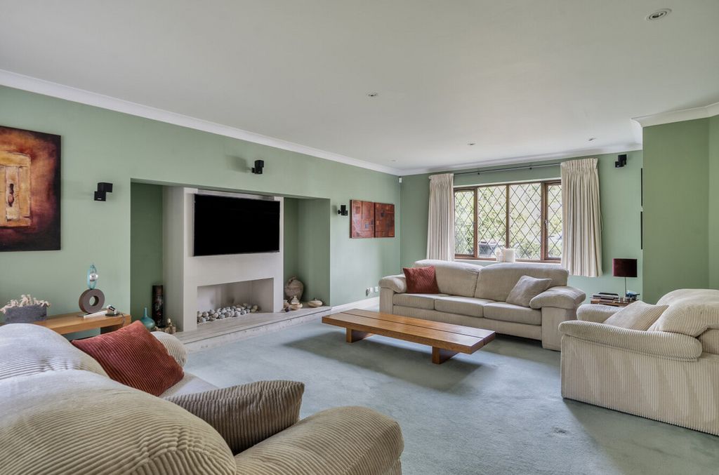 Property photo 2 of 22