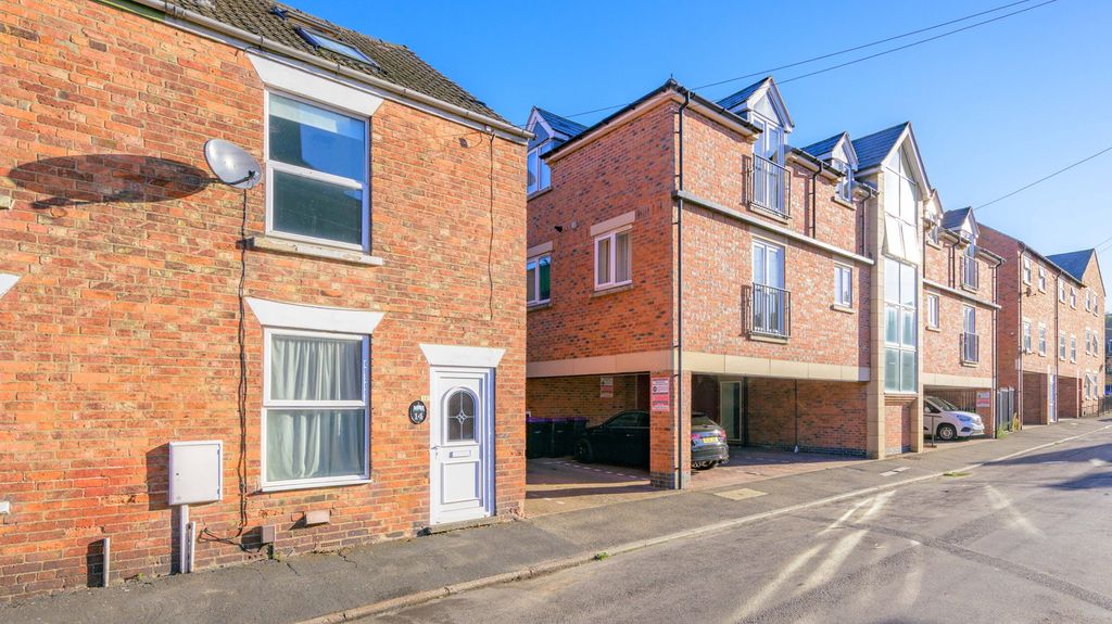 Property photo 2 of 20